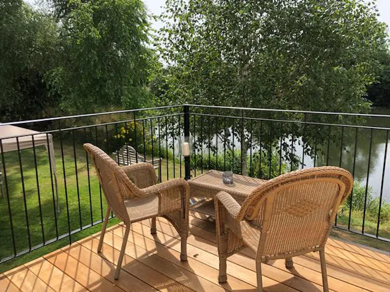 Terrace/Patio at Film location D1813 in Middlesex (photo 16)
