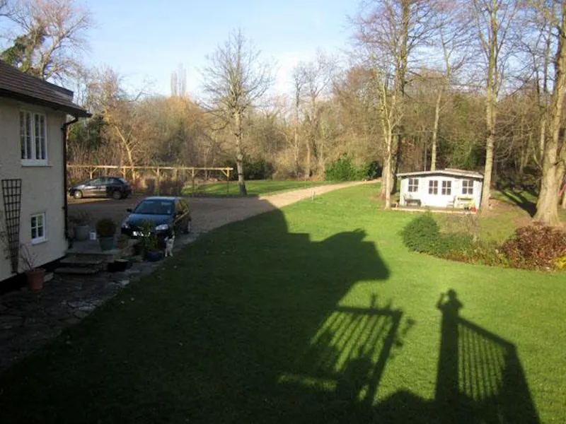 Garden at Film location D1813 in Middlesex (photo 18)