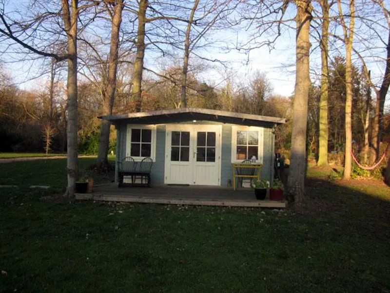 Shed at Film location D1813 in Middlesex (photo 24)