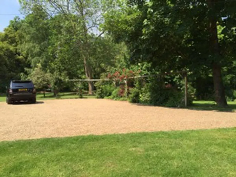 Driveway at Film location D1813 in Middlesex (photo 25)