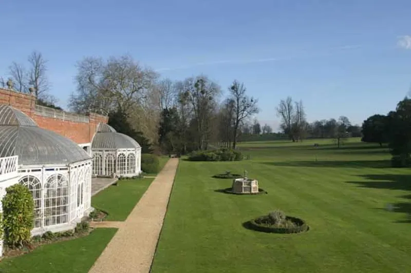 Garden - formal at Palladian stately in Winchester, A151 (photo 28)