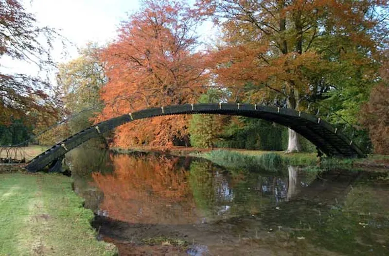 Lake at Palladian stately in Winchester, A151 (photo 37)