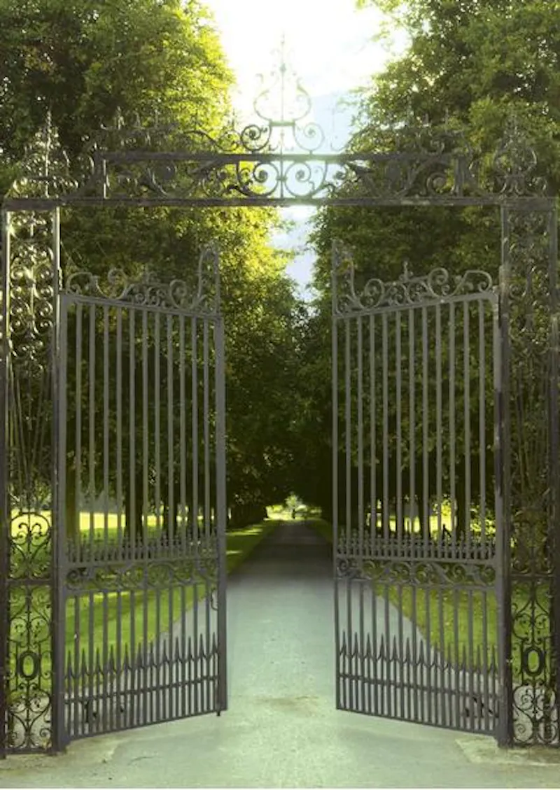 Gate at Palladian stately in Winchester, A151 (photo 39)