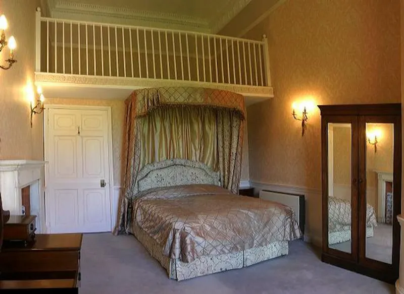 Bedroom at Palladian stately in Winchester, A151 (photo 21)