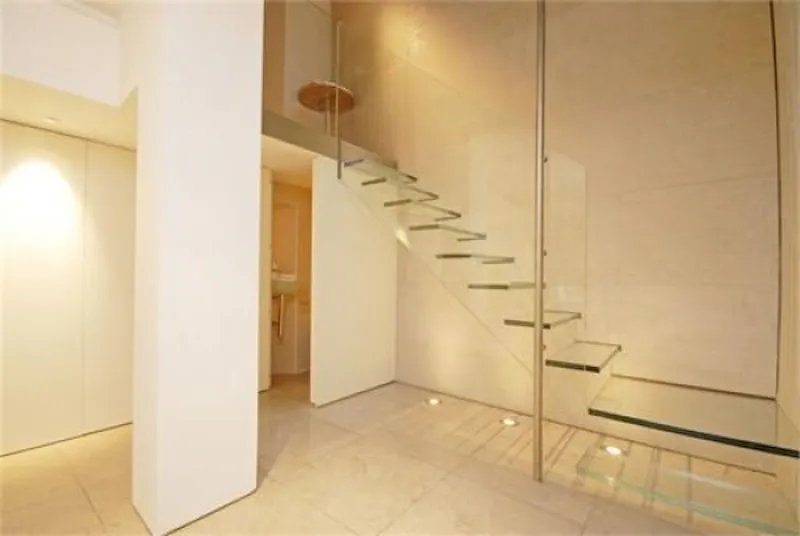 Staircase at Contemporary Soho mews house, K286 (photo 7)