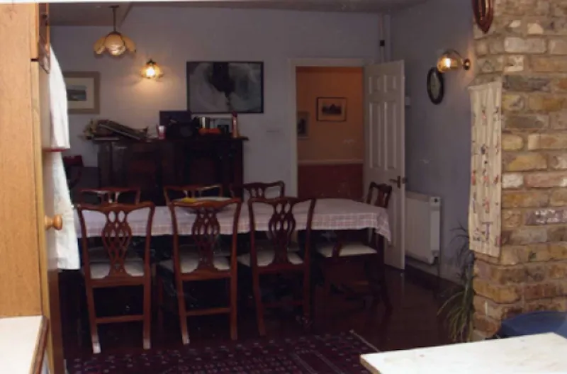 Dining room at Film location D1811 in Buckinghamshire (photo 3)