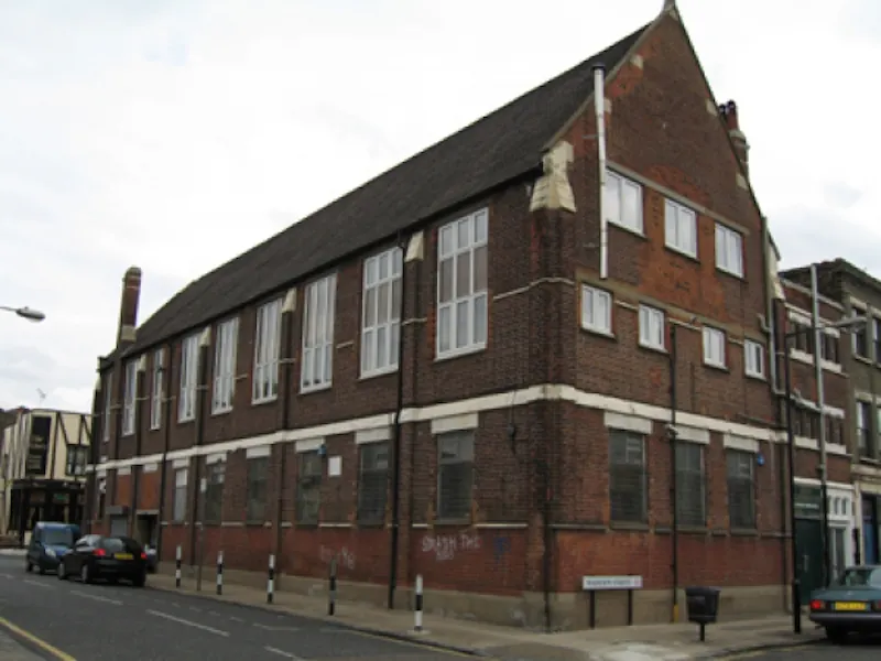 Converted Hackney church , F899 (photo 1)