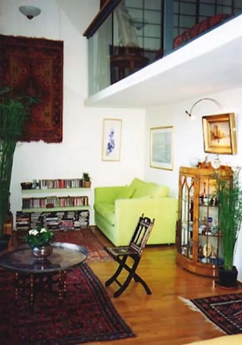 Mezzanine at Bohemian Camberwell apartment , F634 (photo 4)