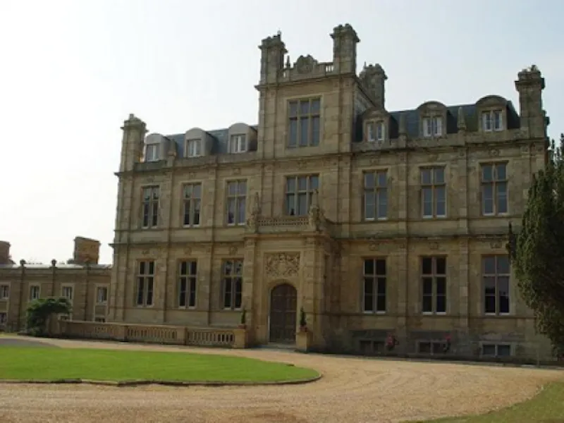 Driveway at Stately hall in Norwich, G263 (photo 1)