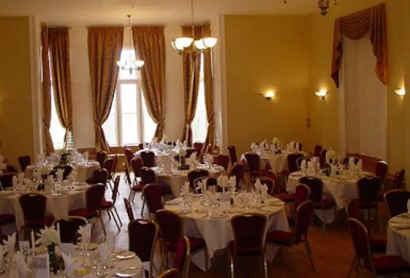 Dining room at Stately hall in Norwich, G263 (photo 4)