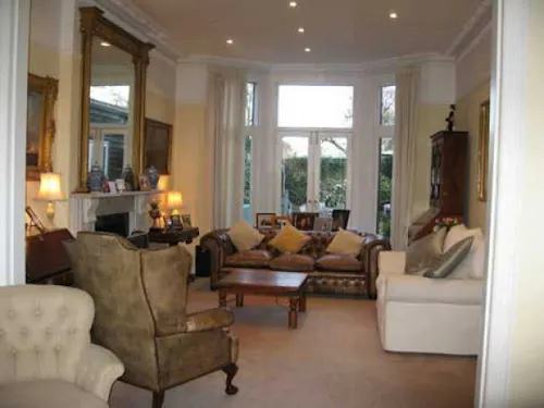 Detached Kew house, B17