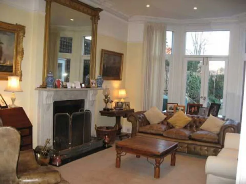 Fireplace at Detached Kew house, B17 (photo 2)