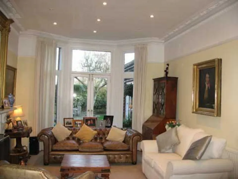Detached Kew house, B17 (photo 3)