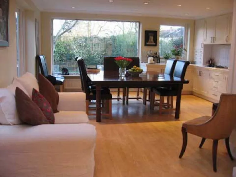 Dining room at Detached Kew house, B17 (photo 8)