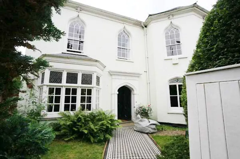 Driveway at Gothic Wimbledon Lodge, B59 (photo 1)