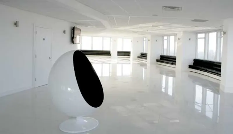 Pimlico venue with city views, Q33 (photo 1)