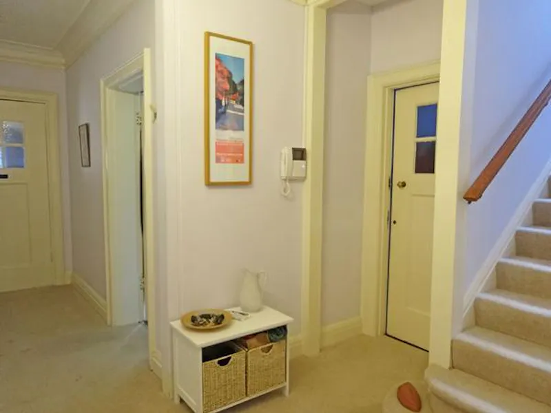 Homely Ealing vicarage, B868 (photo 14)
