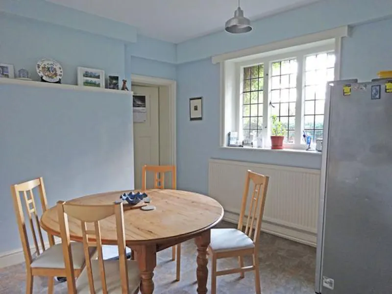 Homely Ealing vicarage, B868 (photo 10)