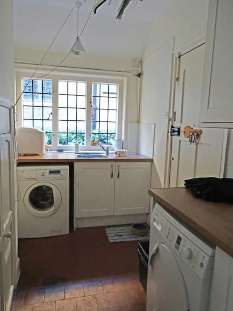 Utility room at Homely Ealing vicarage, B868 (photo 12)
