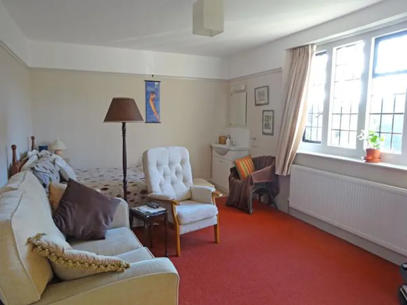 Homely Ealing vicarage, B868 (photo 24)