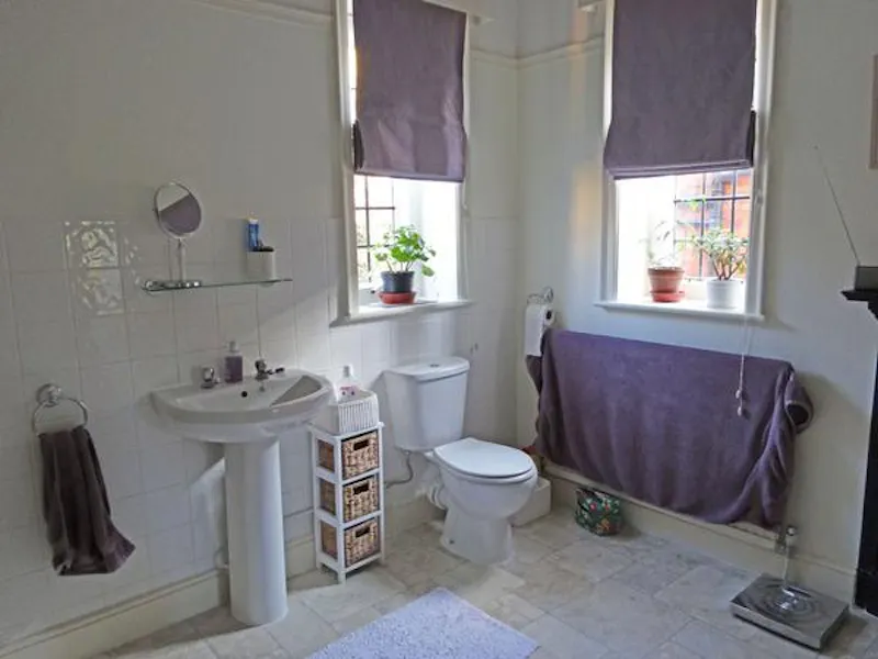 Bathroom at Homely Ealing vicarage, B868 (photo 30)