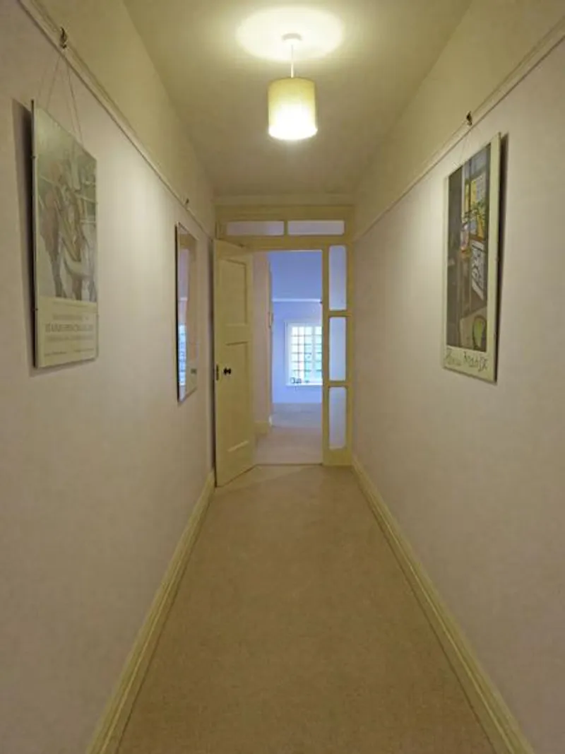 Homely Ealing vicarage, B868 (photo 32)