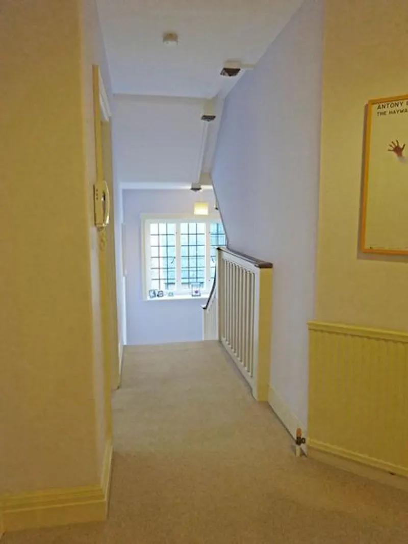 Homely Ealing vicarage, B868 (photo 40)