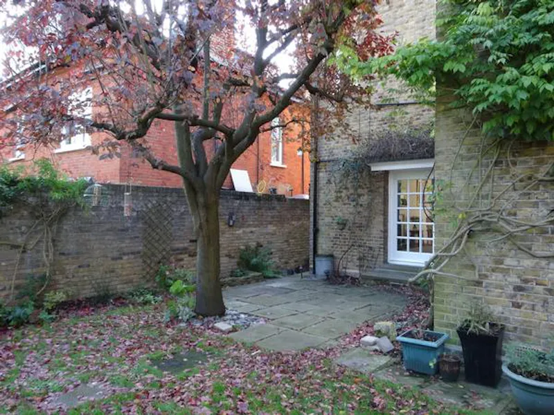 Homely Ealing vicarage, B868 (photo 44)