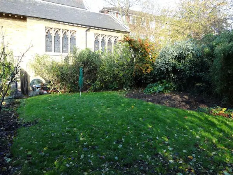 Homely Ealing vicarage, B868 (photo 46)