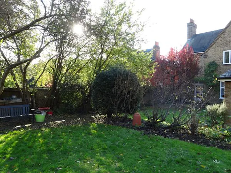 Homely Ealing vicarage, B868 (photo 49)