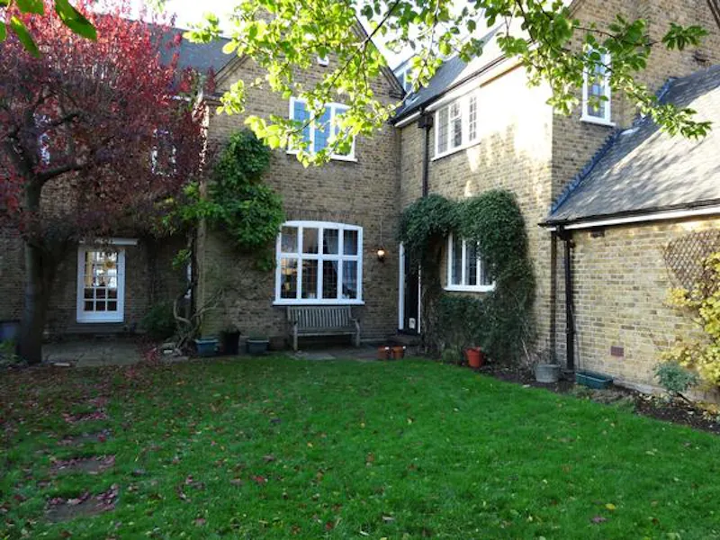 Homely Ealing vicarage, B868 (photo 50)