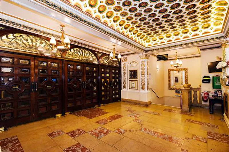 Central London theatre, P571 (photo 2)