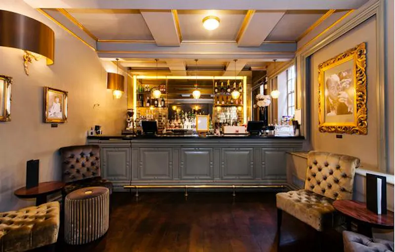 Bar at Central London theatre, P571 (photo 20)