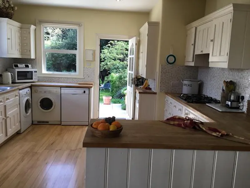 Film location B781 in Surrey (photo 9)