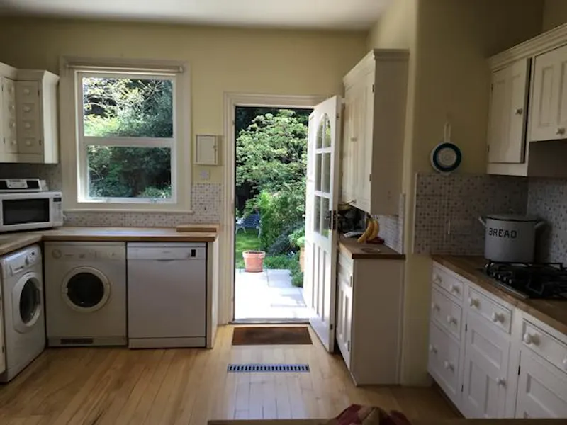Film location B781 in Surrey (photo 10)