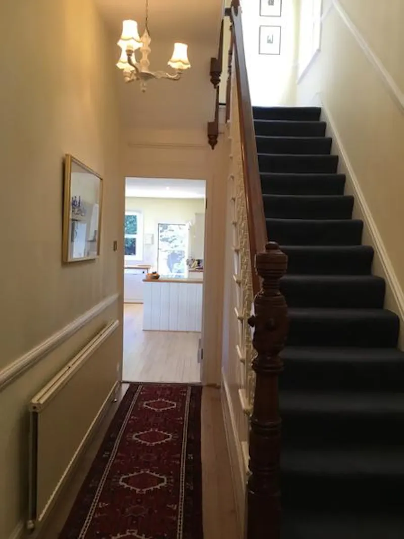 Staircase at Film location B781 in Surrey (photo 18)