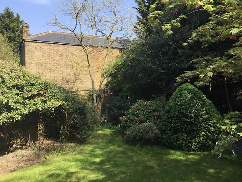 Film location B781 in Surrey (photo 47)