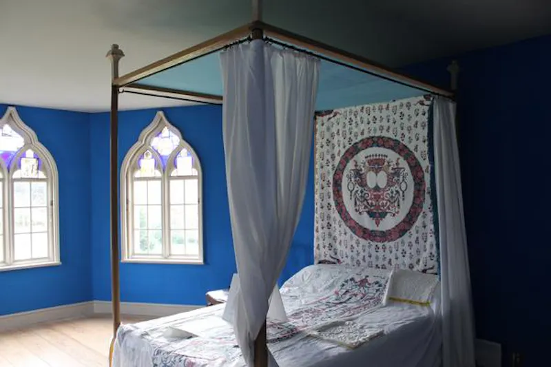 Bedroom at Gothic house in Twickenham, A34 (photo 32)