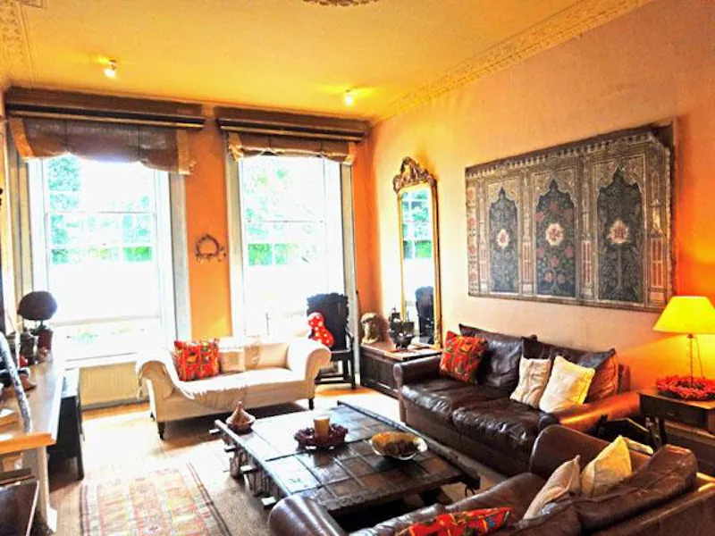 Distressed-luxury home in Angel, A405 (photo 3)