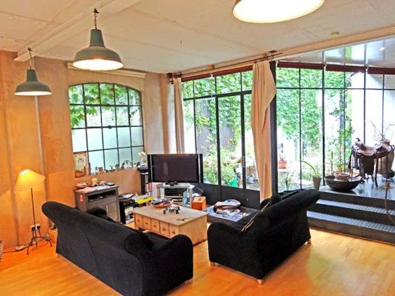 Crittall windows at Distressed-luxury home in Angel, A405 (photo 13)
