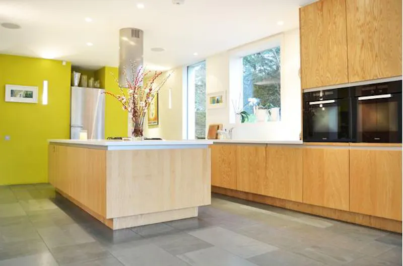 Bright, colourful Ealing house, B1483 (photo 7)