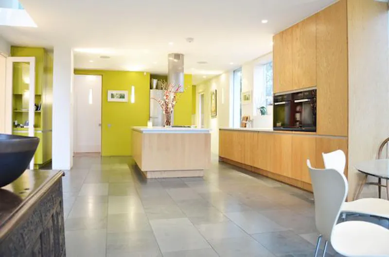 Bright, colourful Ealing house, B1483 (photo 8)
