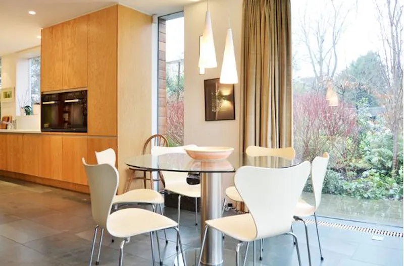 Bright, colourful Ealing house, B1483 (photo 13)