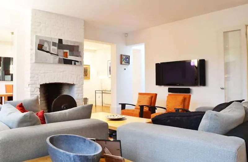 Bright, colourful Ealing house, B1483 (photo 20)