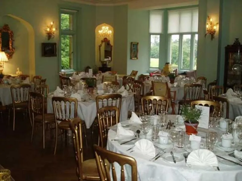 Dining room at Beautiful Regency castle , G175 (photo 7)