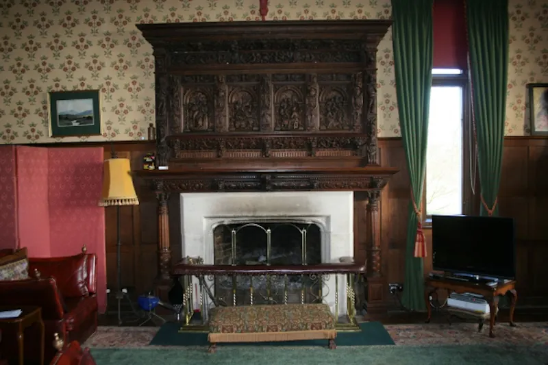 Fireplace at Beautiful Regency castle , G175 (photo 14)