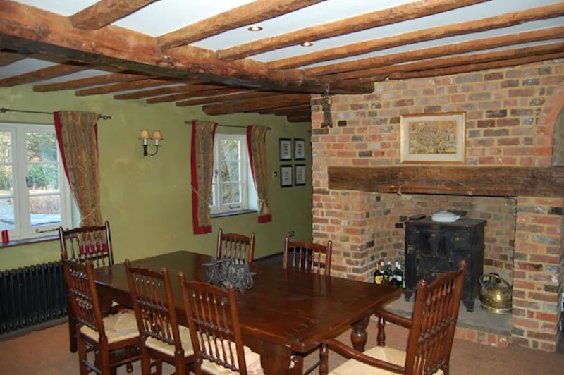 Exposed brick at Film location D1280 in Middlesex (photo 4)