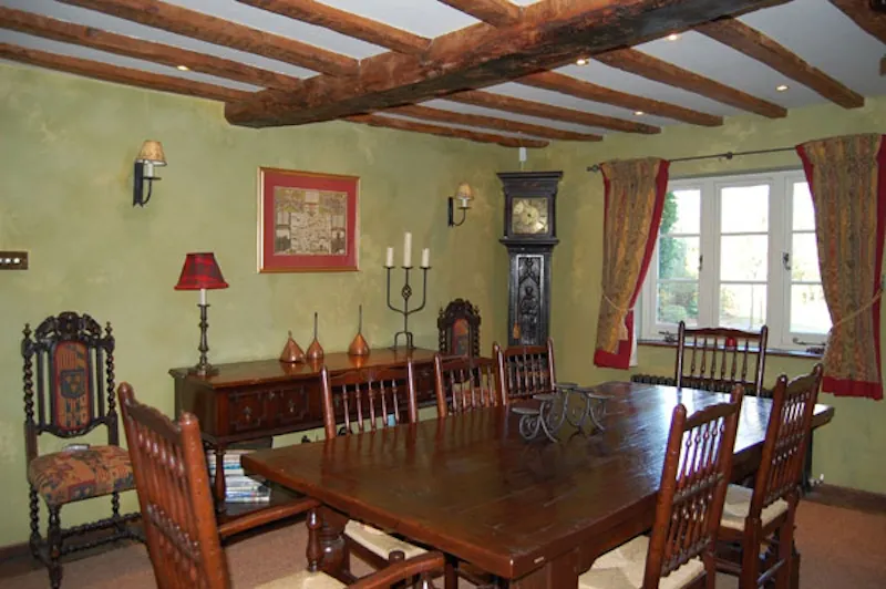 Dining room at Film location D1280 in Middlesex (photo 5)
