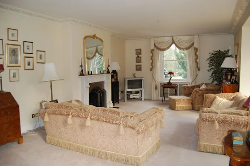 Living Room at Film location D1280 in Middlesex (photo 9)