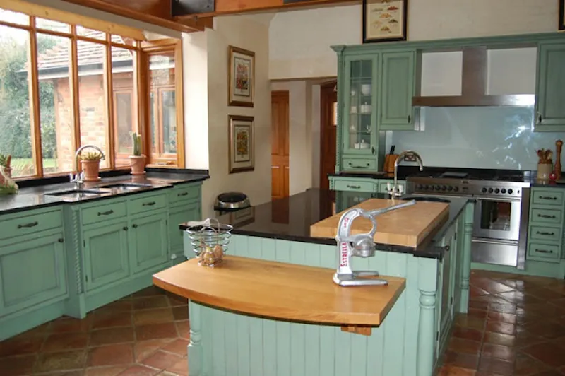Kitchen at Film location D1280 in Middlesex (photo 20)